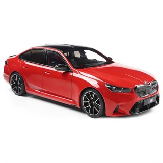 Solido BMW M5 2025 - Fire Red 1:18 model car