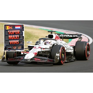 Spark Red Bull RB21 w. Pit Board - 1st 2025 Japanese Grand Prix - #1 Max Verstappen 1:12 model car