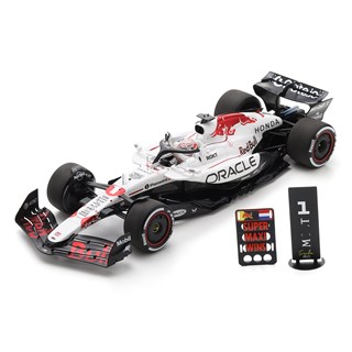 Spark Red Bull RB21 w. Pit Boards - 1st 2025 Japanese Grand Prix - #1 Max Verstappen 1:18 model car