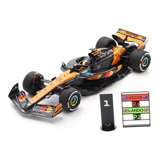 Spark McLaren MCL39 w. Pit Boards - 1st 2025 Chinese Grand Prix - #81 Oscar Piastri 1:18 model car