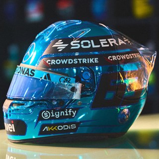 Spark George Russell Mercedes Helmet - 2025 Singapore Grand Prix 1:5