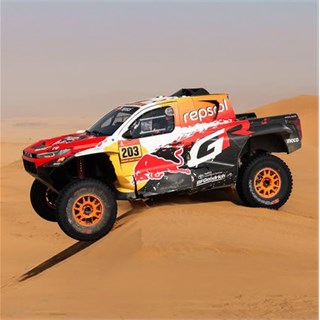 Spark Toyota GR Hilux - 2026 Dakar Rally - #203 Seth Quintero 1:43 model car