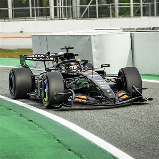 Spark McLaren MCL40 - 2026 Barcelona Pre-Season Shakedown - #81 Oscar Piastri 1:43 model car