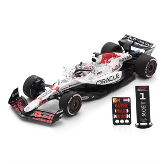 Spark Red Bull RB21 w. Pit Boards - 1st 2025 Japanese Grand Prix - #1 Max Verstappen 1:43 model car