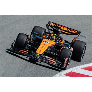 Spark McLaren MCL39 - 1st 2025 Spanish Grand Prix - #81 Oscar Piastri 1:43 model car