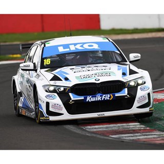 Spark BMW 330i - 2025 BTCC - #16 Aiden Moffat 1:43 model car