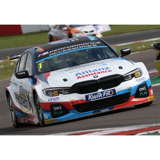 Spark BMW 330i - 1st 2019 BTCC - #1 Colin Turkington 1:43 model car