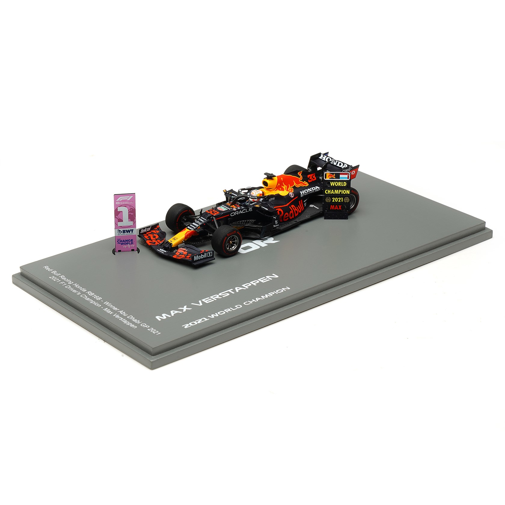 Spark Red Bull RB16B w. Pit Boards - 1st 2021 Abu Dhabi Grand Prix - #33 M.  Verstappen 1:43