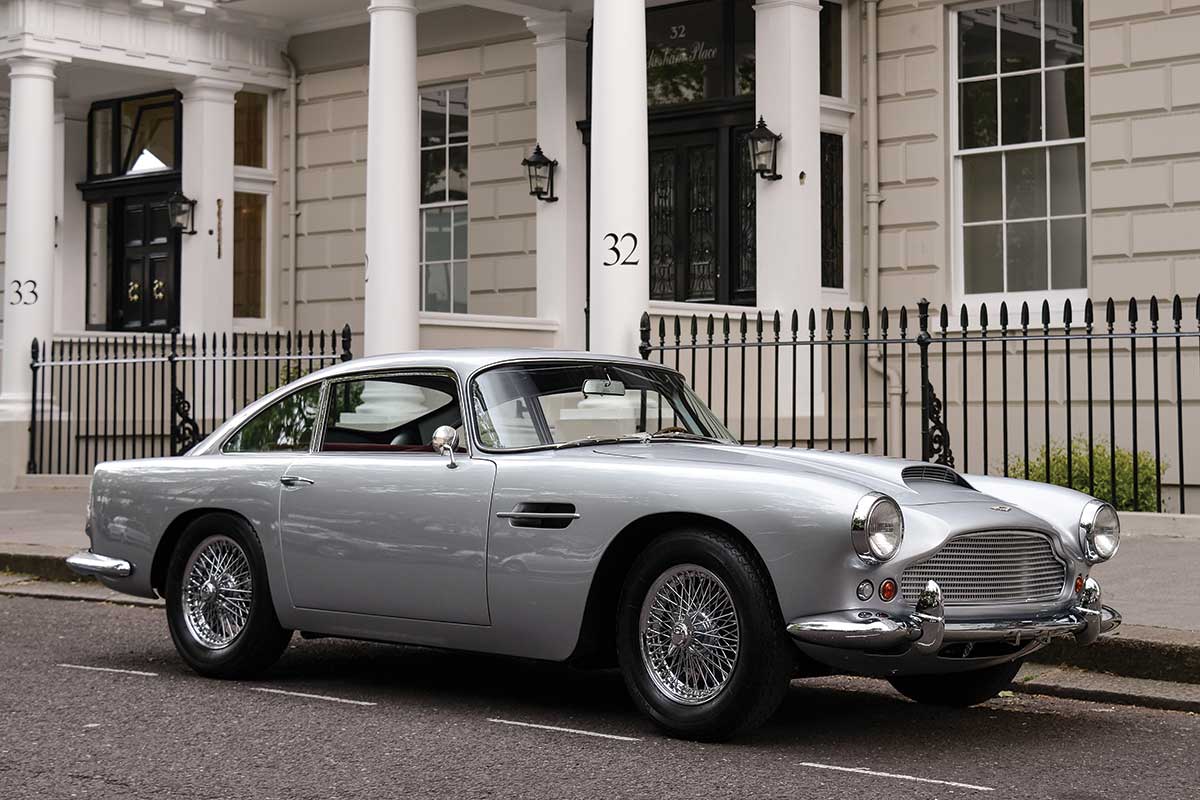 1:18 1960 Aston Martin DB4 Series II Coupé model from Spark