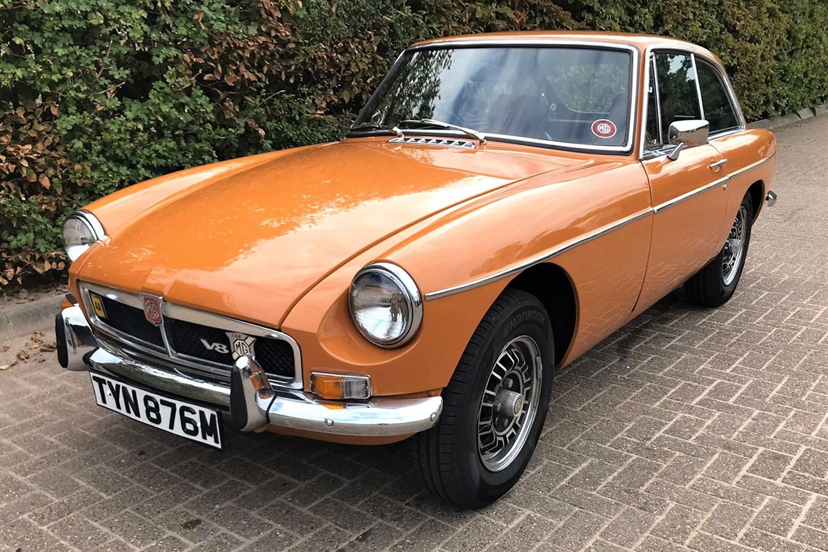 Cult 1-18 1973 MGB GT V8 header