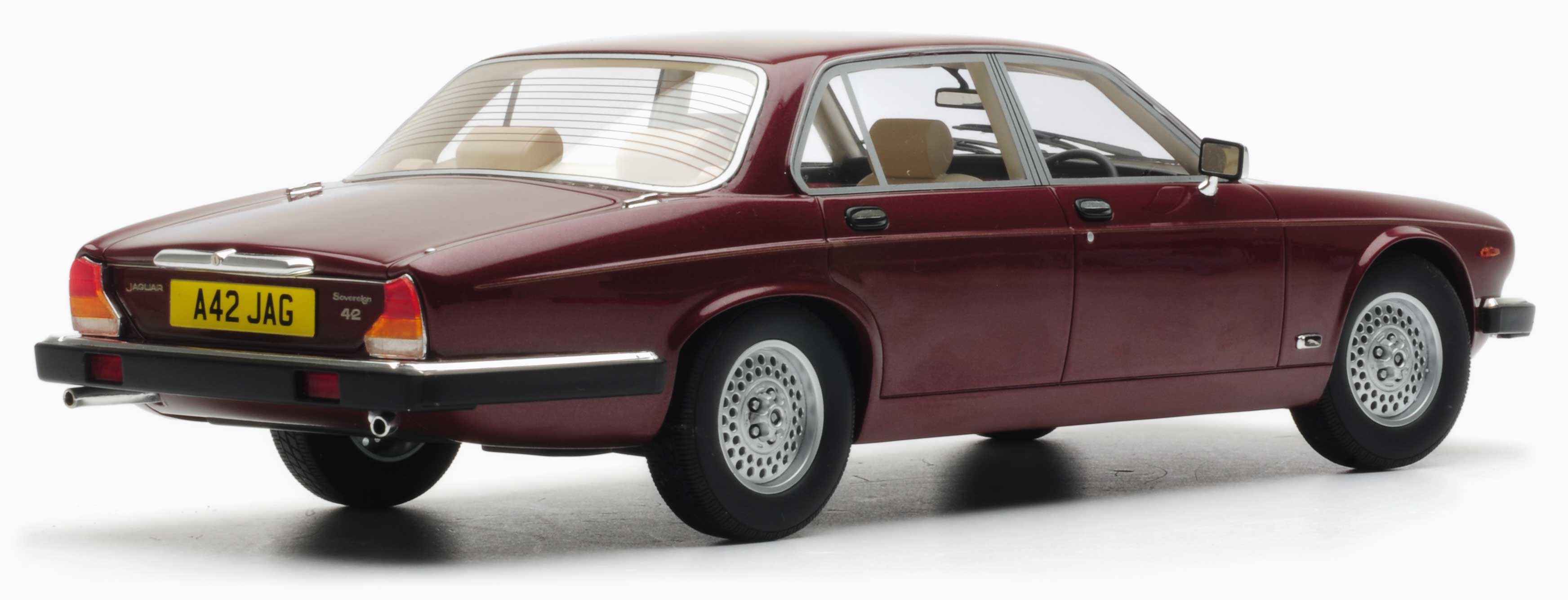 1:18 1979 Jaguar XJ SIII model from Cult