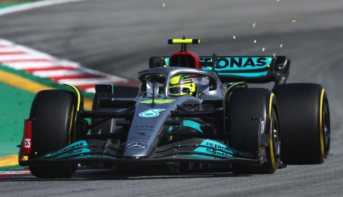 Minichamps-1-18-Hamilton-2022-Mercedes-F1-W13-header